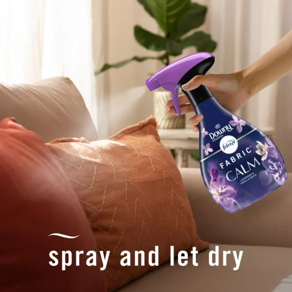Désodorisant Febreze Fabric Spray Air Freshener, Downy Calm, 798 ml – Image 2