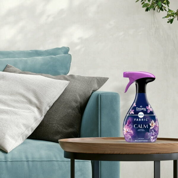 Désodorisant Febreze Fabric Spray Air Freshener, Downy Calm, 798 ml – Image 6