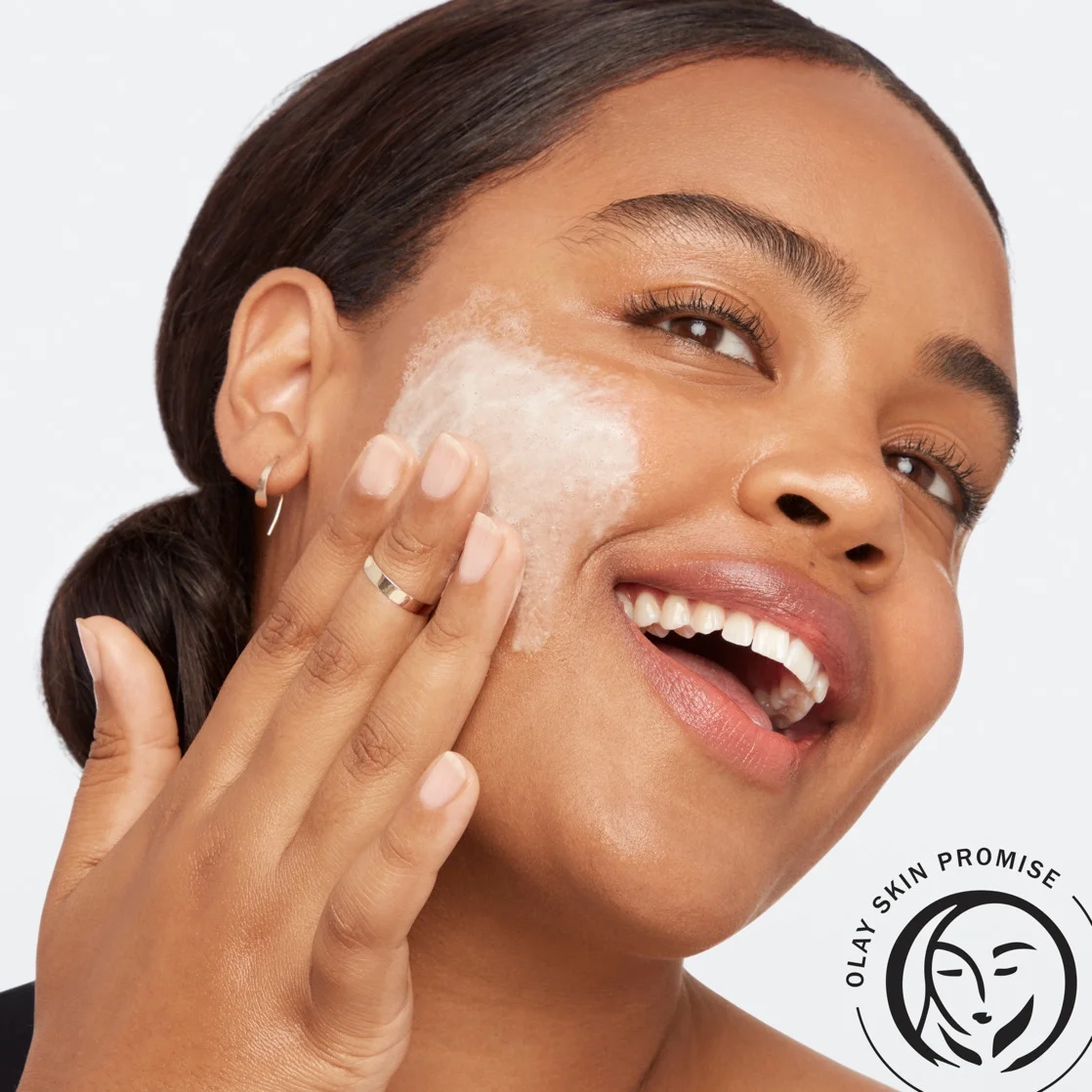 Nettoyant Visage Olay Total Effects Refreshing Citrus Scrub Face Cleanser, Éclat et Énergie, 150 mL – Image 2